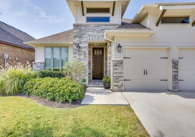 Photo 3 of Single family home for sale at 5705 Surry Mountain Trl, Fort Worth, TX 76179 | MLS# 21356977 | Listing updated on 2026-08-31