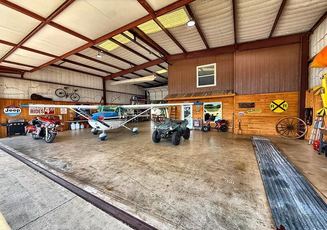 Photo 1 of Single family home for sale at 537 Aviator Dr, Fort Worth, TX 76179 | MLS# 21372654 | Listing updated on 2026-08-29
