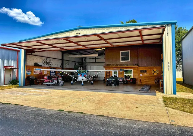 Photo 3 of Single family home for sale at 537 Aviator Dr, Fort Worth, TX 76179 | MLS# 21372654 | Listing updated on 2026-08-29