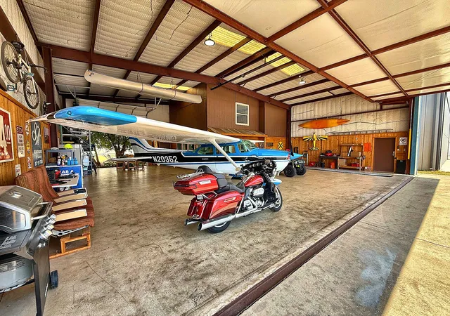 Photo 3 of Single family home for sale at 537 Aviator Dr, Fort Worth, TX 76179 | MLS# 21372654 | Listing updated on 2026-08-29