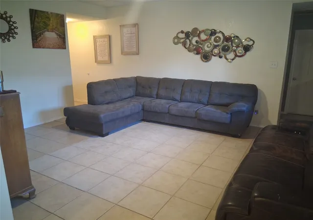 Photo 2 of Single family home for sale at 625 Linda Ct, Joshua, TX 76058 | MLS# 21372658 | Listing updated on 2026-10-06