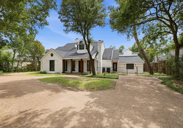 Photo 2 of Single family home for sale at 1521 El Campo, Dallas, TX 75218 | MLS# 21372689 | Listing updated on 2026-08-29