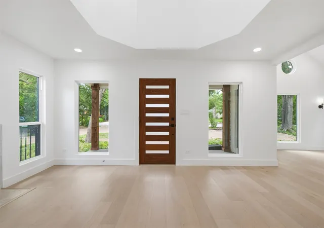 Photo 3 of Single family home for sale at 1521 El Campo, Dallas, TX 75218 | MLS# 21372689 | Listing updated on 2026-08-29