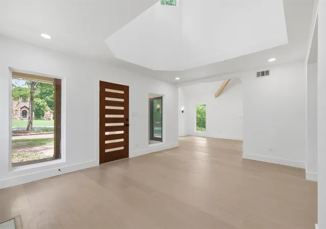 Photo 4 of Single family home for sale at 1521 El Campo, Dallas, TX 75218 | MLS# 21372689 | Listing updated on 2026-08-29