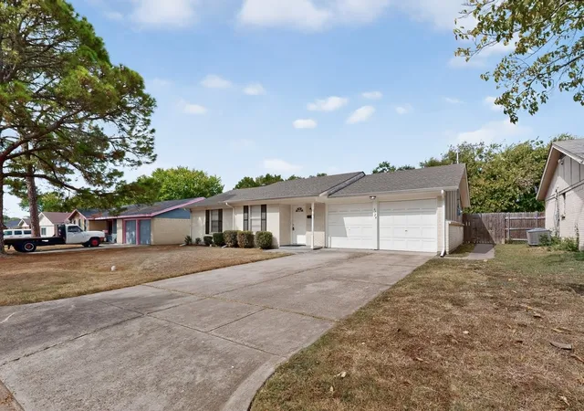 Photo 2 of Single family home for sale at 6724 Rustic Dr, Forest Hill, TX 76140 | MLS# 21372594 | Listing updated on 2026-08-29