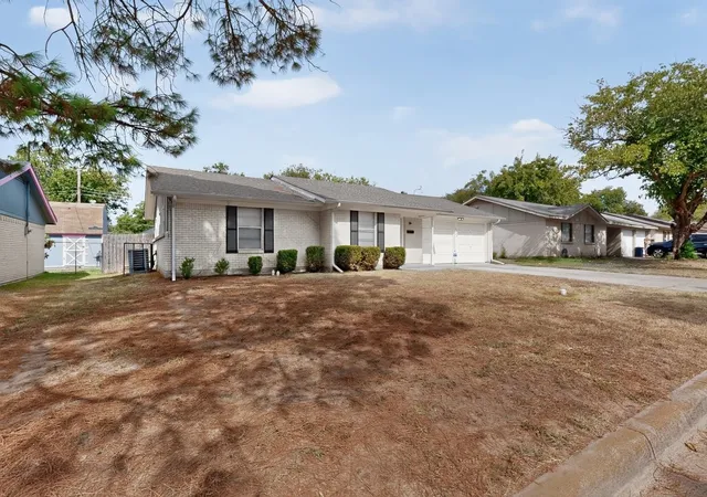Photo 3 of Single family home for sale at 6724 Rustic Dr, Forest Hill, TX 76140 | MLS# 21372594 | Listing updated on 2026-08-29