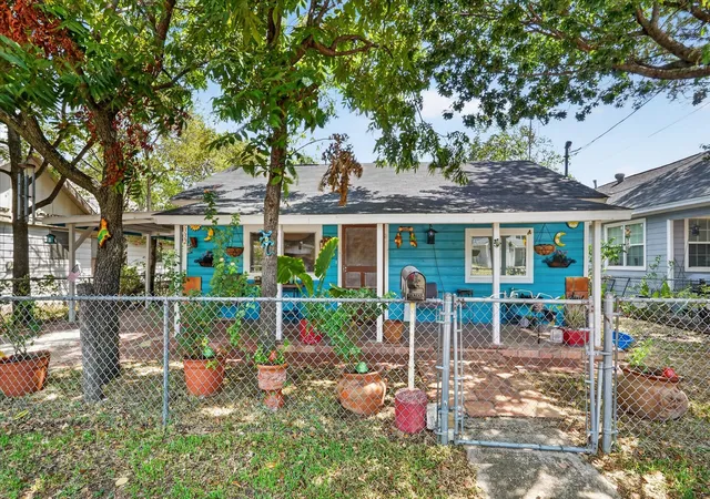 Photo 1 of Single family home for sale at 3332 Coronet Blvd, Dallas, TX 75212 | MLS# 21372701 | Listing updated on 2026-08-29