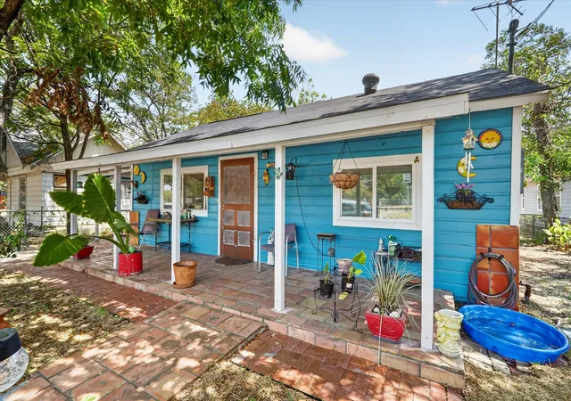 Photo 3 of Single family home for sale at 3332 Coronet Blvd, Dallas, TX 75212 | MLS# 21372701 | Listing updated on 2026-08-29