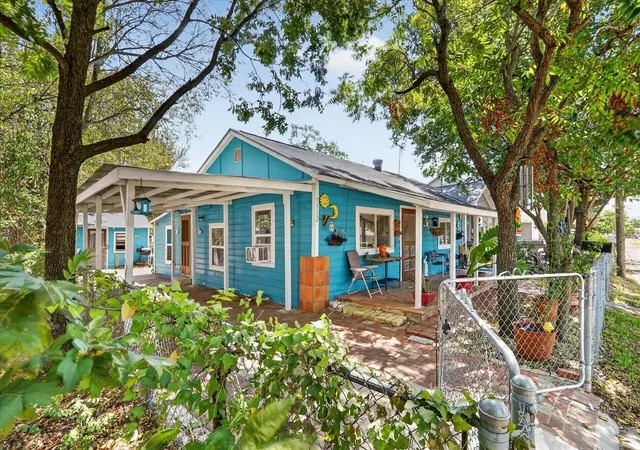 Photo 3 of Single family home for sale at 3332 Coronet Blvd, Dallas, TX 75212 | MLS# 21372701 | Listing updated on 2026-08-29