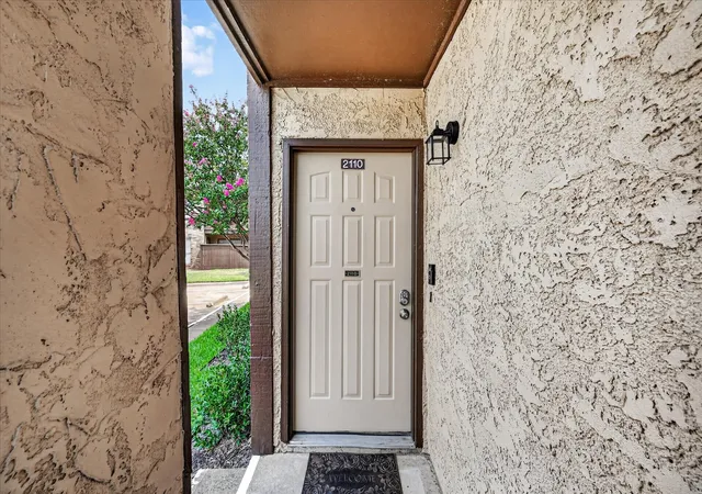 Photo 3 of Condo for sale at 1204 Harwell Dr #2110, Arlington, TX 76011 | MLS# 21370335 | Listing updated on 2026-08-29