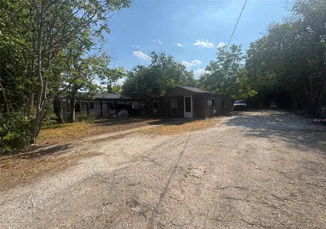 Photo 2 of Single family home for sale at 3106 N 15th A St, Waco, TX 76708 | MLS# 21372709 | Listing updated on 2026-08-29