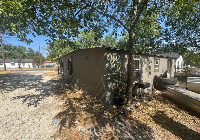 Photo 3 of Single family home for sale at 3106 N 15Th A St, Waco, TX 76708 | MLS# 21372709 | Listing updated on 2026-08-29