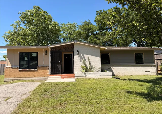 Photo 3 of Single family home for sale at 2305 Lockhart Ave, Dallas, TX 75228 | MLS# 21372711 | Listing updated on 2026-08-30