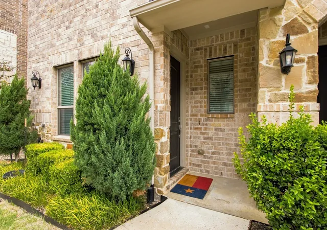 Photo 3 of Townhouse for sale at 303 Ferndale St, Lewisville, TX 75056 | MLS# 21372716 | Listing updated on 2026-08-29
