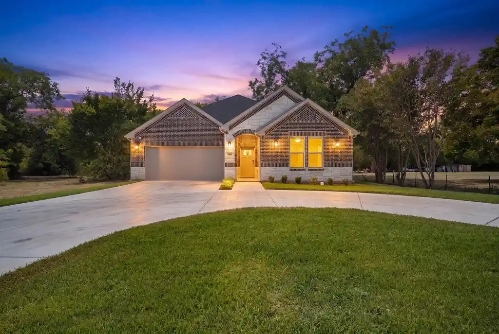 Photo 1 of Sale Pending at 4519 Rosehill Rd, Garland, TX 75043 | MLS# 21372029 | Listing updated on 2026-10-29