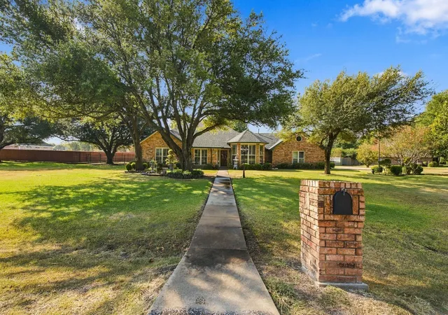 Photo 3 of Single family home for sale at 108 Chautauqua Dr, Waxahachie, TX 75165 | MLS# 21372722 | Listing updated on 2026-10-02