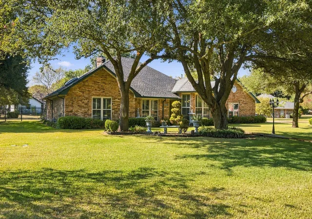Photo 4 of Single family home for sale at 108 Chautauqua Dr, Waxahachie, TX 75165 | MLS# 21372722 | Listing updated on 2026-10-02