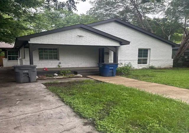 Photo 1 of Single family home for sale at 2526 Exline St, Dallas, TX 75215 | MLS# 21372737 | Listing updated on 2026-08-30