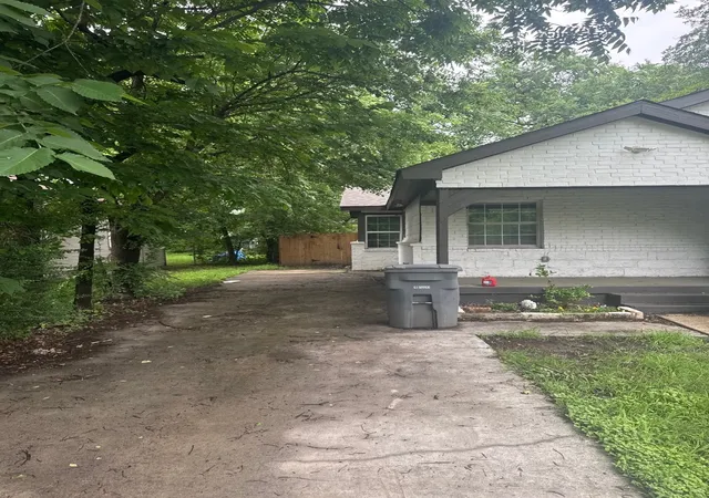 Photo 2 of Single family home for sale at 2526 Exline St, Dallas, TX 75215 | MLS# 21372737 | Listing updated on 2026-08-30