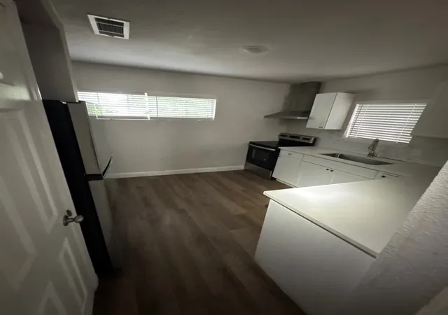 Photo 4 of Single family home for sale at 2526 Exline St, Dallas, TX 75215 | MLS# 21372737 | Listing updated on 2026-08-30