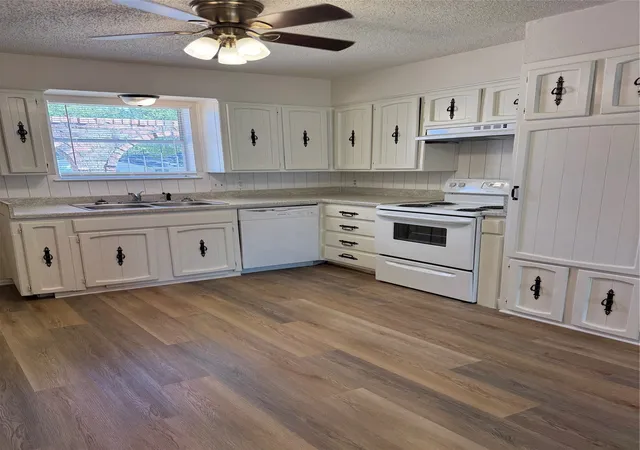 Photo 16 of Single family home for sale at 606 Pepperidge Ct, Arlington, TX 76014 | MLS# 21242684 | Listing updated on 2026-09-30