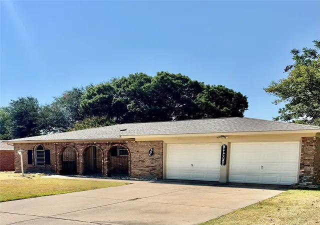 Photo 1 of Single family home for sale at 606 Pepperidge Ct, Arlington, TX 76014 | MLS# 21242684 | Listing updated on 2026-08-30