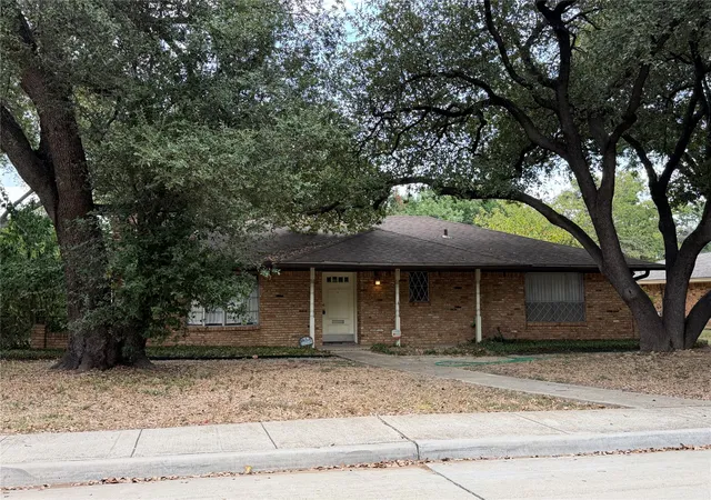 Photo 1 of Sale Pending at 1010 Denmark St, Grand Prairie, TX 75050 | MLS# 21372742 | Listing updated on 2026-08-31