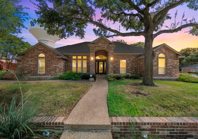 Photo 1 of Sale Pending at 2324 Paddington Wy, Waco, TX 76655 | MLS# 21372176 | Listing updated on 2026-10-01
