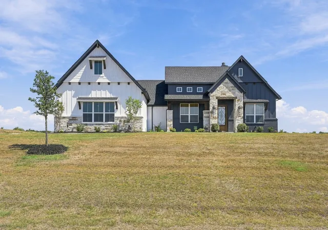 Photo 1 of Single family home for sale at 251 Marie Ln, Waxahachie, TX 75167 | MLS# 21372376 | Listing updated on 2026-10-06