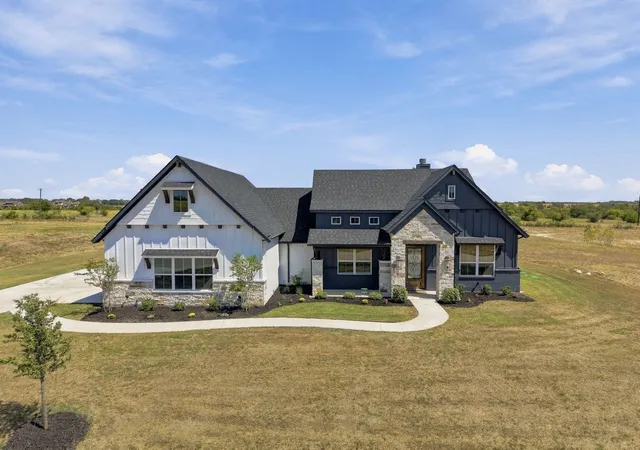 Photo 3 of Single family home for sale at 251 Marie Ln, Waxahachie, TX 75167 | MLS# 21372376 | Listing updated on 2026-10-06