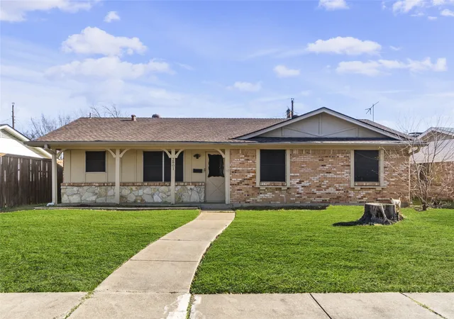 Photo 2 of Single family home for sale at 2801 Laramie St, Irving, TX 75062 | MLS# 21367252 | Listing updated on 2026-08-30