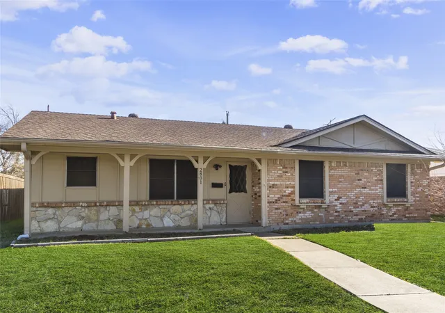 Photo 3 of Single family home for sale at 2801 Laramie St, Irving, TX 75062 | MLS# 21367252 | Listing updated on 2026-08-30