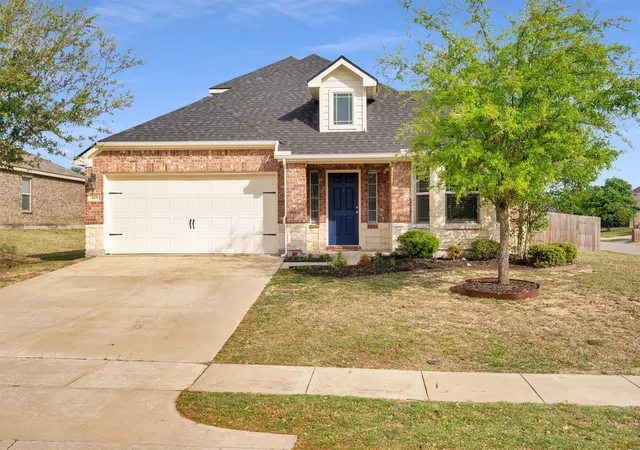 Photo 1 of Single family home for sale at 221 Bear Trl, Waxahachie, TX 75165 | MLS# 21372812 | Listing updated on 2026-10-05
