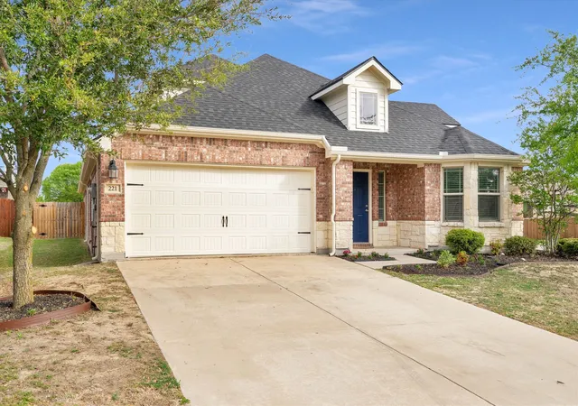 Photo 2 of Single family home for sale at 221 Bear Trl, Waxahachie, TX 75165 | MLS# 21372812 | Listing updated on 2026-10-05