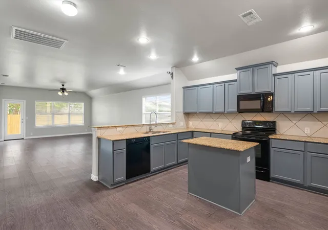 Photo 4 of Single family home for sale at 221 Bear Trl, Waxahachie, TX 75165 | MLS# 21372812 | Listing updated on 2026-10-05