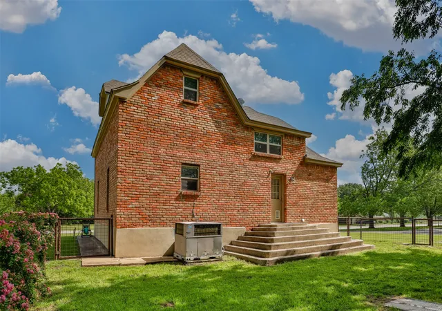 Photo 34 of Sale Pending at 230 E Main St, Lindsay, TX 76250 | MLS# 21372816 | Listing updated on 2026-10-07