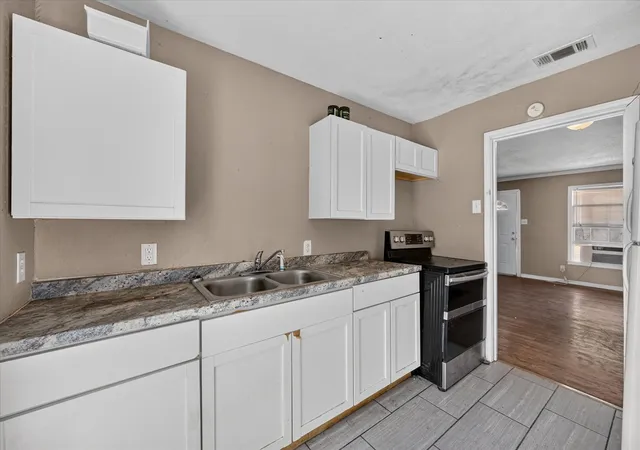 Photo 3 of Single family home for sale at 3933 Winfield Ave, Fort Worth, TX 76109 | MLS# 21370872 | Listing updated on 2026-10-07