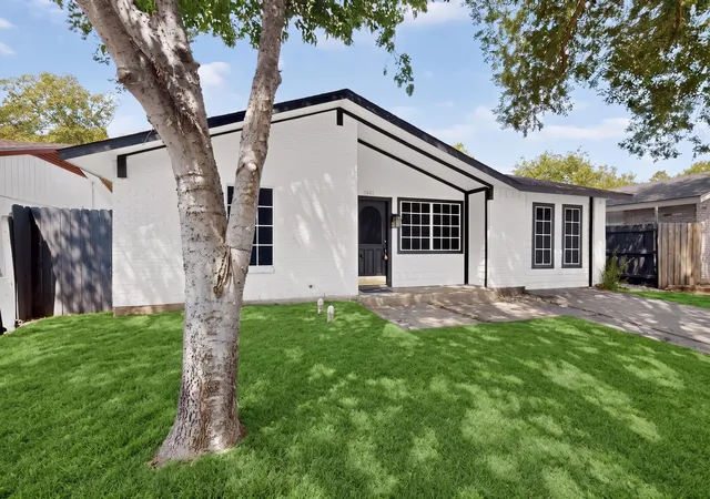 Photo 1 of Single family home for sale at 2441 Lakeshore Dr, Grand Prairie, TX 75051 | MLS# 21371049 | Listing updated on 2026-08-30