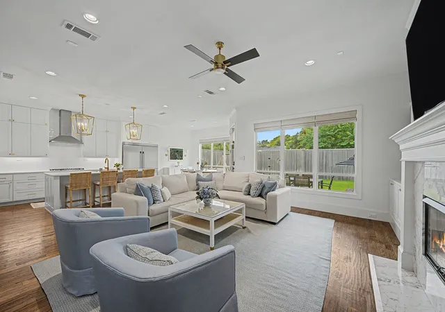 Photo 3 of Single family home for sale at 559 Coolair Dr, Dallas, TX 75218 | MLS# 21372870 | Listing updated on 2026-10-04