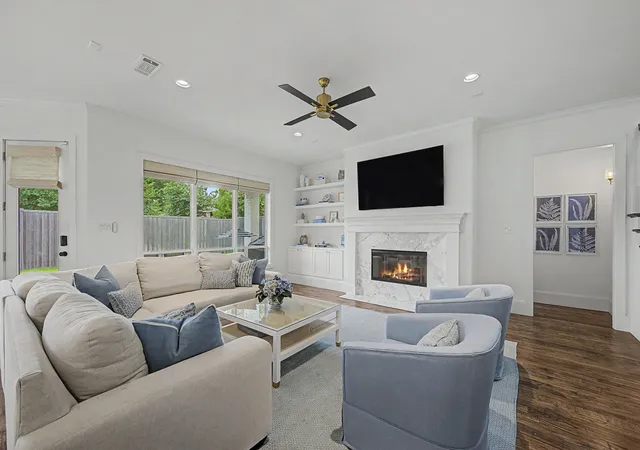 Photo 4 of Single family home for sale at 559 Coolair Dr, Dallas, TX 75218 | MLS# 21372870 | Listing updated on 2026-10-04