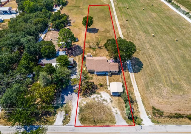 Photo 14 of Single family home for sale at 7439 Briar Rd, Azle, TX 76020 | MLS# 21369584 | Listing updated on 2026-09-26