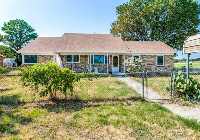 Photo 1 of Single family home for sale at 7439 Briar Rd, Azle, TX 76020 | MLS# 21369584 | Listing updated on 2026-08-30