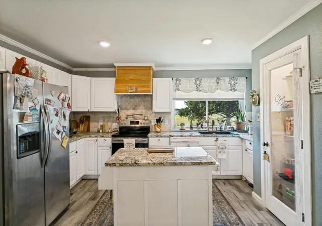 Photo 4 of Single family home for sale at 7439 Briar Rd, Azle, TX 76020 | MLS# 21369584 | Listing updated on 2026-08-30