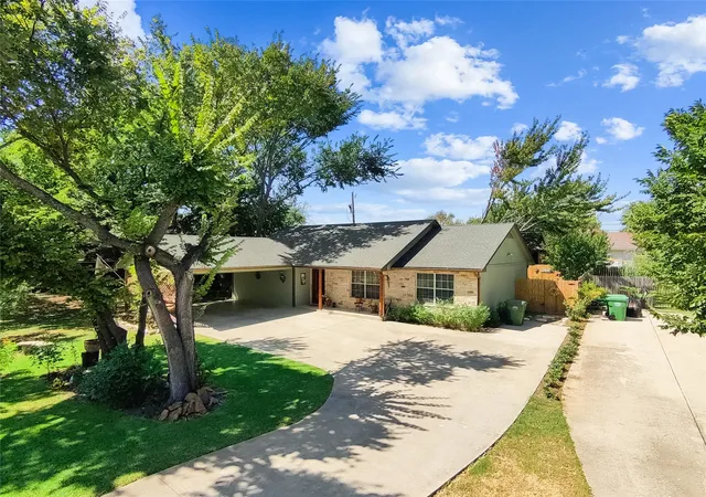 Photo 1 of Single family home for sale at 617 N Ave D, Springtown, TX 76082 | MLS# 21372883 | Listing updated on 2026-10-08