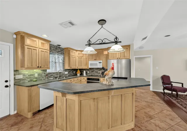 Photo 2 of Single family home for sale at 617 N Ave D, Springtown, TX 76082 | MLS# 21372883 | Listing updated on 2026-10-08