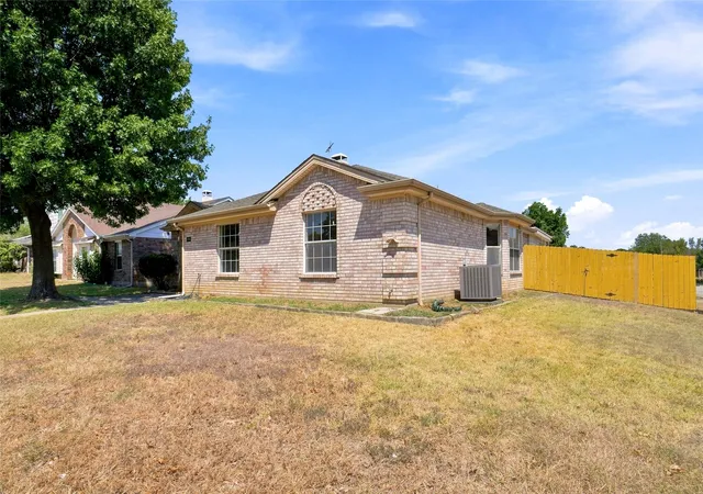 Photo 2 of Single family home for sale at 1001 Flower Dr, Arlington, TX 76017 | MLS# 21365783 | Listing updated on 2026-09-29