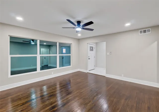 Photo 4 of Single family home for sale at 518 Shirley Ct, Richardson, TX 75081 | MLS# 21372904 | Listing updated on 2026-08-30