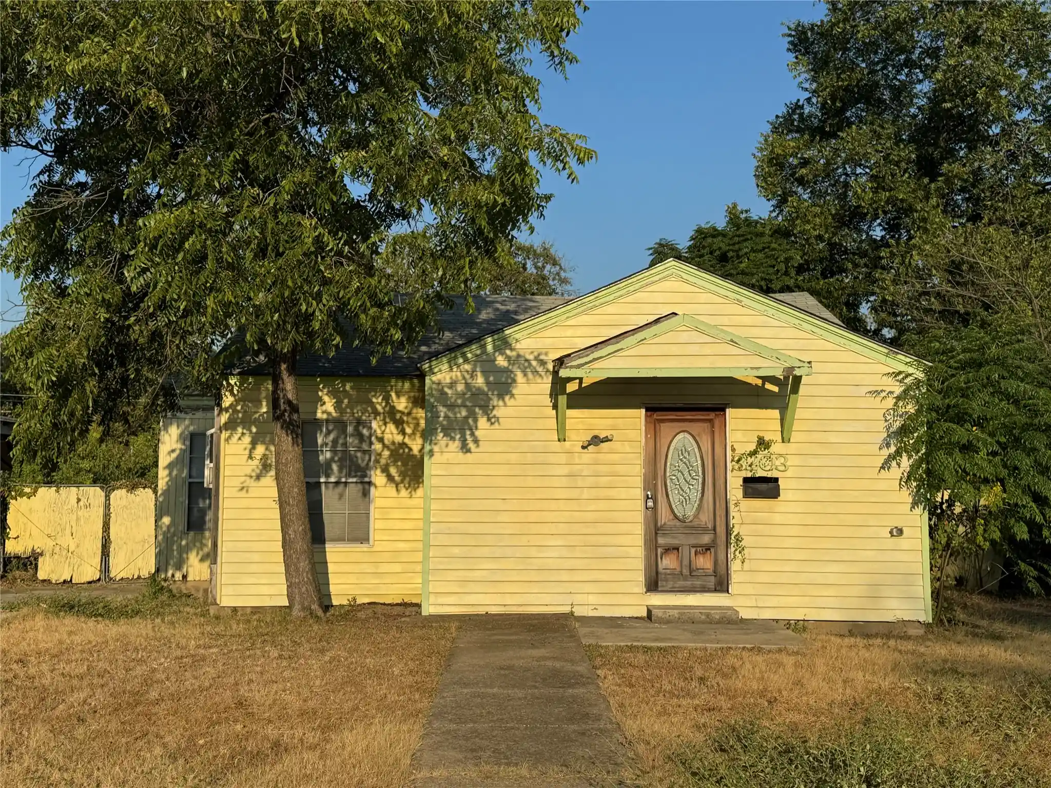 Photo 1 of Sale Pending at 3203 Runnels St, Fort Worth, TX 76106 | MLS# 21372936 | Listing updated on 2026-10-12