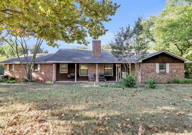 Photo 2 of Single family home for sale at 2162 Old Waxahachie Rd, Ennis, TX 75119 | MLS# 21372913 | Listing updated on 2026-09-19