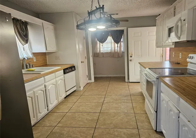 Photo 3 of Single family home for sale at 134 Ridgeway Dr, Red Oak, TX 75154 | MLS# 21372874 | Listing updated on 2026-10-07
